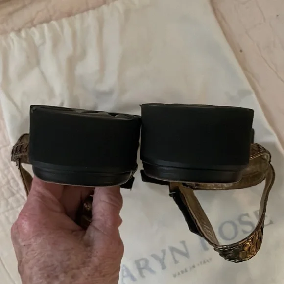 TARYN ROSE SANDALS MADE IN ITALY W/DUST BAG - Picture 3 of 4